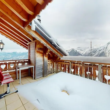 In Location With Views شقة نينداز